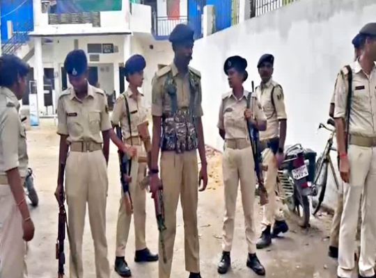 Assets 200% above income: EOU conducts massive raids on 5 premises linked to an Excise Inspector; simultaneous raids in Patna, Munger, and Siwan spark a stir.