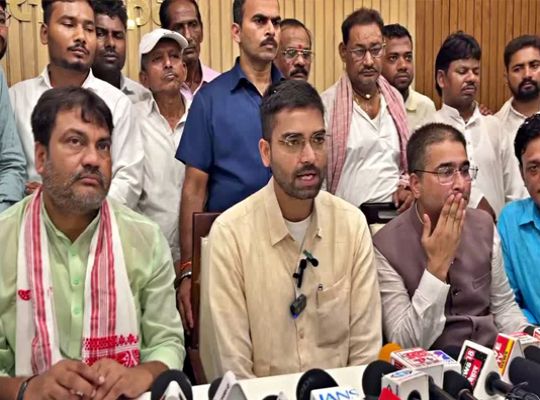 Major change in Bihar Panchayat elections: Votes will be cast using 'multi-post EVMs' this time, and a new reservation roster will be implemented.