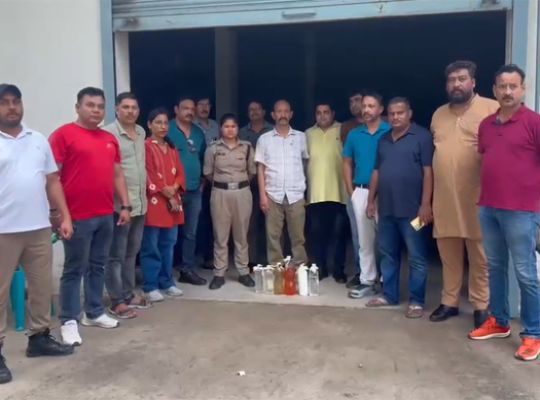Big News: Major crackdown by the Excise Department and STF in Udham Singh Nagar! Chemicals for illicit liquor production seized; warehouse sealed.