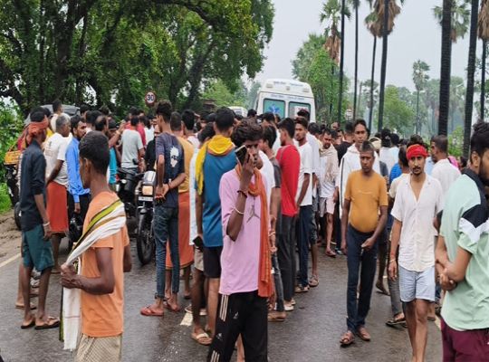 Horrific road accident in Bihar: Head-on collision between a Hyva truck and a tempo on NH-139; 4 dead&mdash;including a husband and wife&mdash;and 2 in critical condition.