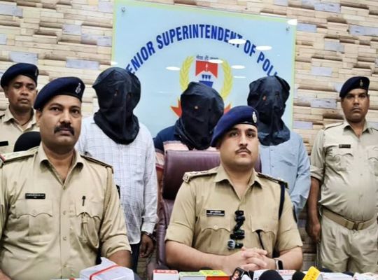 Huge consignment of 'green gems' worth crores seized; three interstate smugglers nabbed from Baharagora.