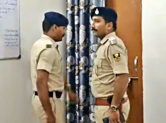 Massive ₹2.75 crore scam in Bihar! Executive Officer absconds after looting the government treasury; shockwaves felt from Muzaffarpur to Araria.