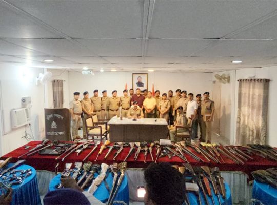  Uttarakhand: Major action by Udham Singh Nagar Police against fake and suspicious arms licenses; 678 licenses verified.