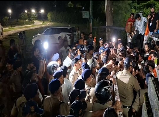 High-voltage political drama in Dehradun: Rahul Gandhi's rally to be held at Bannu School ground instead of Parade Ground; heated exchange between police and Congress workers.