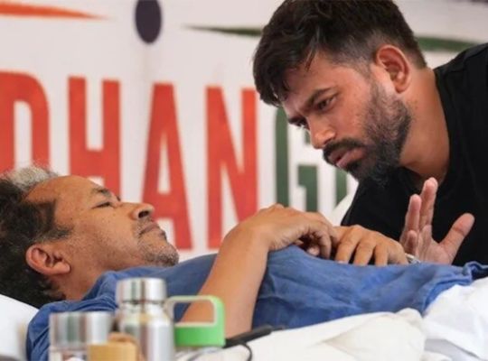 Sonam Wangchuk's protest at Jantar Mantar receives nationwide support! Health a cause for concern after 17-day fast; Bollywood stars urge the government to initiate dialogue.