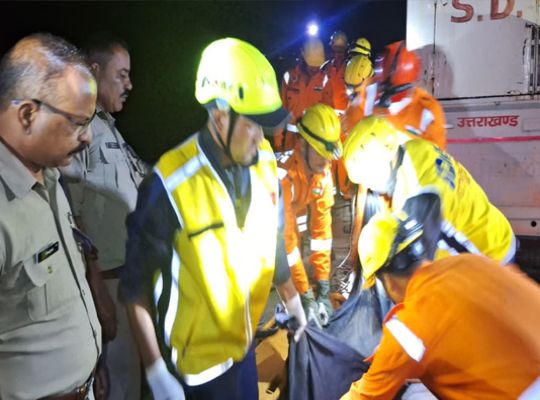 Horrific road accident in Rudraprayag: Truck plunges into a 100-meter-deep gorge on the Tarsali-Phata route; two people die tragically; rescue operation continues through the night.