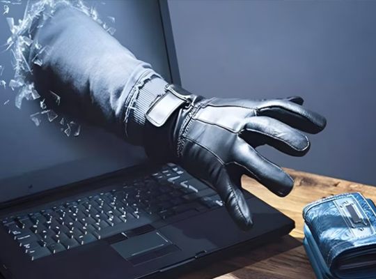Invisible Cyber ​​Attack: No calls, no messages or links&mdash;yet ₹2.10 lakh vanished from the account; police left stunned.