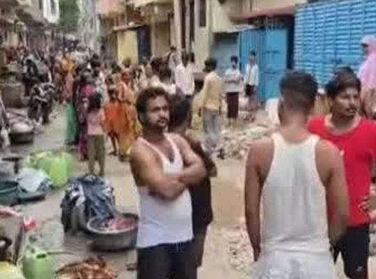 Dilapidated wall turns deadly in Bhojpur: Two young cousins ​​die a tragic death after being buried under the debris; mourning prevails following the death of the family's only son.