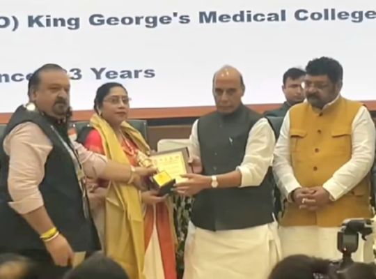 Uttarakhand: Dr. Anita Chaudhary from Khatima receives Community Service Award! Honoured by Defence Minister Rajnath Singh.