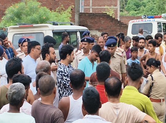 Another major dacoity in Bihar: Entire family held hostage at gunpoint; shop and home ransacked, with jewelry and cash worth ₹40 lakh looted.