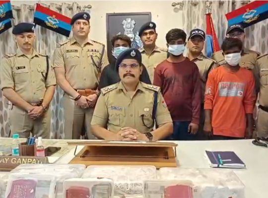 Udham Singh Nagar: Rs 34 lakh theft at Bajpur's Om Jewellers solved! Three cunning thieves arrested; 100% of the stolen goods recovered.