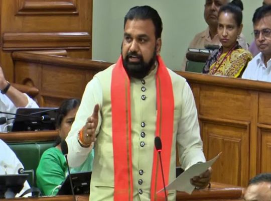 Stormy final day of the Bihar Assembly session: Uproar over the Patna student agitation and reservation; government cornered over the CAG report and lathi-charge.