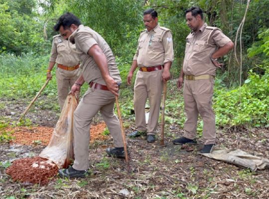 Major crackdown by the Excise Department in Ayodhya! Two illicit liquor stills demolished; 500 kg of fermentation wash and 15 liters of raw liquor destroyed.