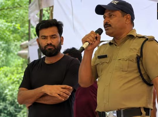 Uttarakhand: Shocking revelation about Sher Singh, who arrived at Jantar Mantar wearing a police uniform! Police state he has previously been arrested in a serious criminal case.