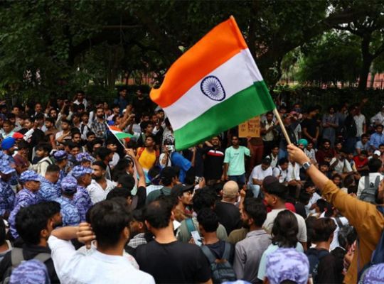 NEET Protest: Student agitation intensifies nationwide! Lathi-charge on protesters in Patna; tight security at Jantar Mantar.