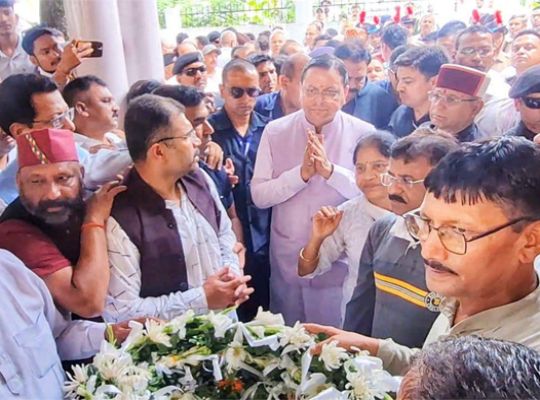 Veteran Uttarakhand leader Hira Singh Bisht laid to rest; last rites performed with state honors.