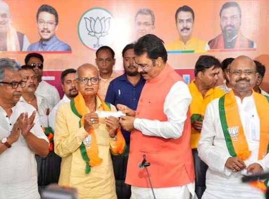 Major political 'merger' in Bihar BJP: Several prominent leaders, including former MP Arjun Rai, embrace the 'Lotus'&mdash;a major blow to the opposition.