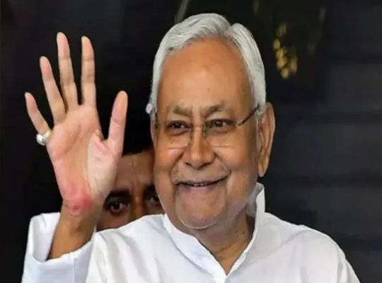 Politics heats up in the Bankipur by-election: Nitish Kumar makes an emotional appeal to voters, urging them to support the NDA to maintain the pace of development.