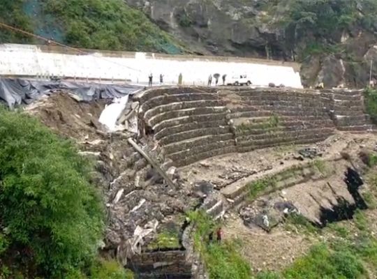 Uttarakhand: Protective wall collapses for the second time in two months! Questions raised over construction quality on the Kedarnath Highway.