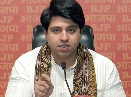 Shehzad Poonawalla changes his X bio! He removes the title of BJP National Spokesperson; a past video mentioning his exit from active politics sparks a stir.
