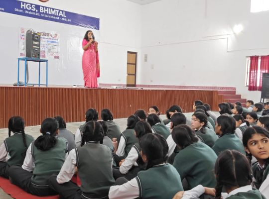 250 female students at a school in Bhimtal received reusable sanitary pads from the Asha Foundation; Asha Sharma provided information on the prevention of breast and cervical cancer.