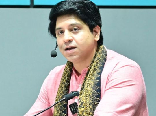 "I am completely disappointed with Prime Minister Narendra Modi; he is a failure at becoming a dictator!" &mdash; Shehzad Poonawalla cited examples from the Congress regime.