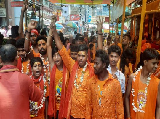 A record of faith will be broken! A massive crowd of over 500,000 devotees is expected to surge into Baba Garibnath Dham on the second Monday, with the *Jalabhishek* ritual continuing for 18 hours.