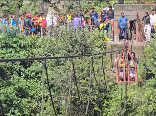 Uttarakhand: Madhyamaheshwar Yatra temporarily halted! Amidst the risk of landslides, the washing away of a bridge, and increasing pressure on the trolley system, the administration has suspended the pilgrimage until further orders.