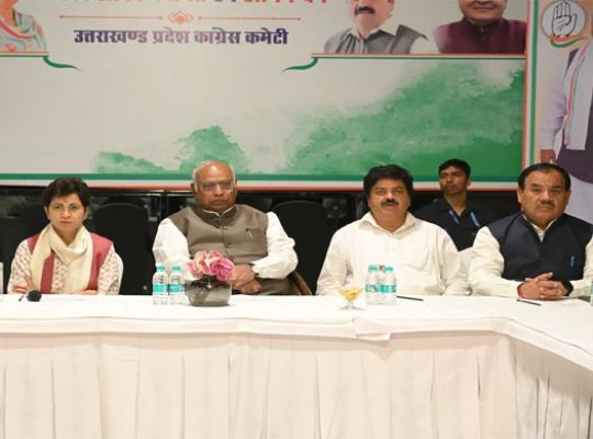Uttarakhand: Congress gears up for 2027! Kharge gives a mantra of unity to leaders in Rudrapur; strategy prepared to woo Gen Z.