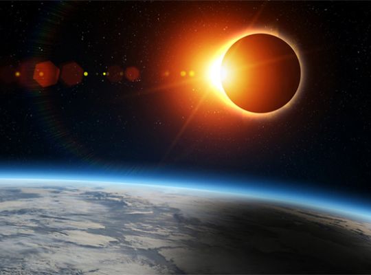 Big News: The year's final solar eclipse will occur tomorrow night! It will end on the night of August 13 and will not be visible in India.