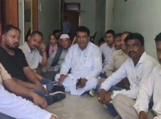  Bageshwar: Female trainers outraged over non-receipt of full payment for 50-day tailoring training; Congress members stage a sit-in at the Labour Department office.
