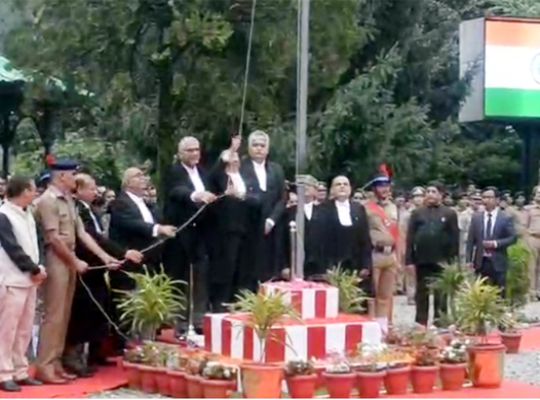 Uttarakhand: The Tricolour flew proudly at the Nainital High Court! Chief Justice Manoj Kumar Gupta performed the flag-hoisting ceremony; in Bageshwar, even the rain could not dampen the children's spirit.