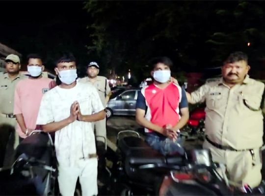 Uttarakhand: Video of brazen hooliganism in Haldwani goes viral! Police crack down hard on individuals intimidating passersby with belts; 4 youths arrested.
