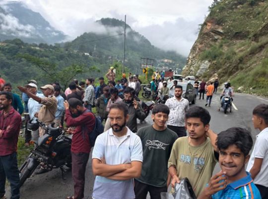 Uttarakhand: Rain compounds difficulties! Land subsidence in Brahmasain causes anxiety among residents; heavy rain warning issued for several districts.