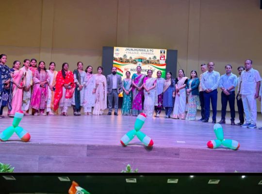Ayodhya: Independence Day was celebrated with great enthusiasm and patriotic fervor at Jhunjhunwala PG College, where cultural performances captivated the audience.