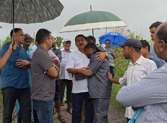 Udham Singh Nagar: Search intensified for Pantnagar resident Pawan Chauhan, who drowned in the Gaula River; MLA Behar arrived at the scene and met with the family.