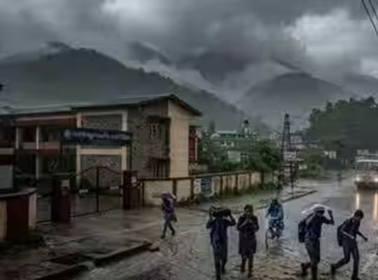 Uttarakhand: Harsh weather conditions! Several access routes in the mountains affected by falling debris and boulders; rivers and streams in spate.