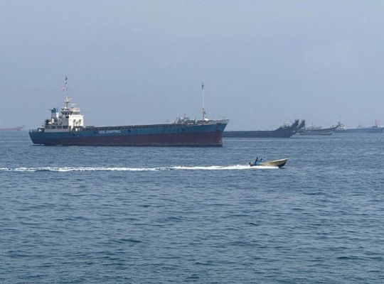 22 Indian sailors safe on foreign ships held by pirates! Ministry of External Affairs confirms; efforts for their release are underway.