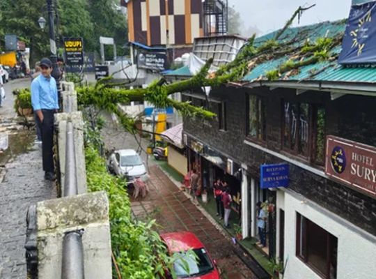 Uttarakhand: Mussoorie hit by a double whammy of rain! Road caves in again at 'Paani Wala Bend'; movement of heavy vehicles halted.