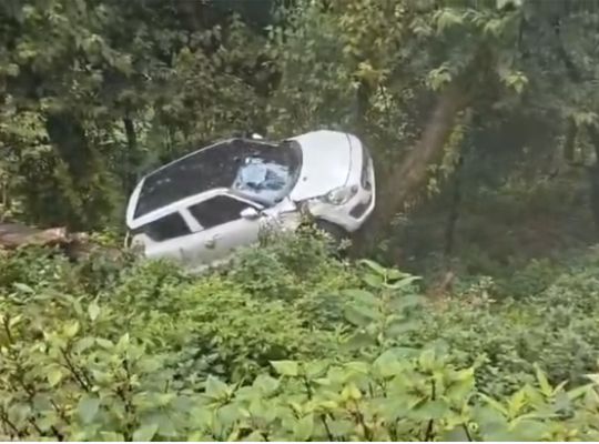 Uttarakhand: Car loses control and plunges into a gorge in Mussoorie; tree saves the lives of two youths.