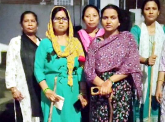 Uttarakhand: Rising concerns over the drug trade prompt women to take up the lathi; they are patrolling at night to ensure the safety of 350 families.