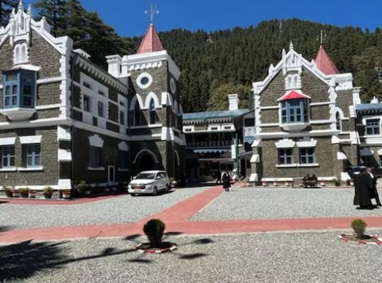 Uttarakhand: Left the private sector for public health service, but had to quit the job too when salaries stopped coming after March! High Court order paves the way for the payment of outstanding salaries to 8 doctors.