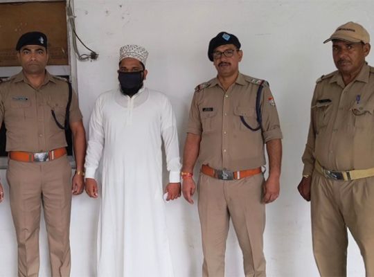 Uttarakhand: Uproar over speech during Barawafat procession in Rudrapur! Mufti Mujeeb arrested after video goes viral.