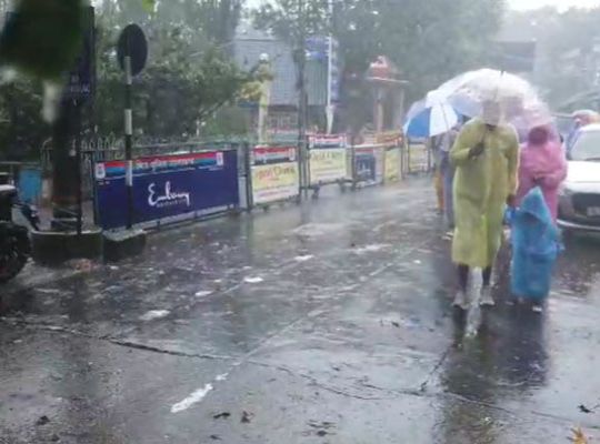 Heavy rains hit Nainital: Naini Lake overflowed, drainage gates opened 18 inches, traffic stalled due to debris on the Bhawali road.
