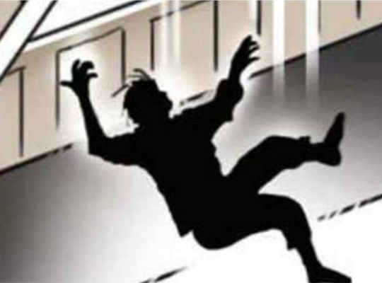 Tragic: Alleged punishment over a biryani dispute escalates tension; female student jumps from roof and dies.
