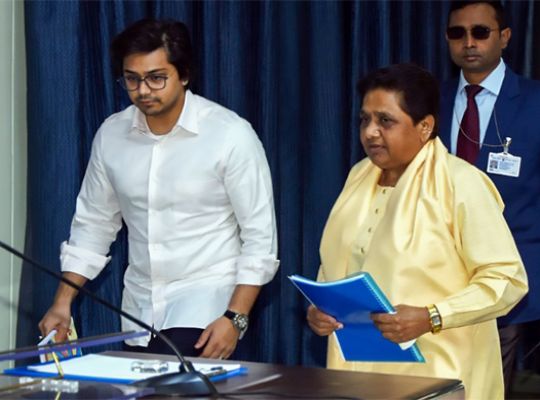  Mayawati's major move: First removed from the post of National Coordinator, now Akash Anand completely ousted from the BSP; the BSP supremo is displeased with his 'wavering' attitude.