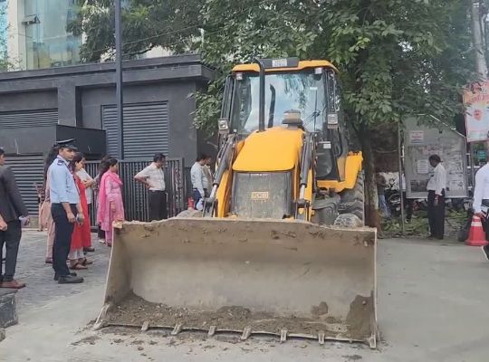 Uttarakhand: Government machinery swung into action immediately upon receiving a complaint about waterlogging at the minister's residence! Forty municipal corporation employees arrived, and officials&mdash;including the ADM and SDM&mdash;took charge of the situation.