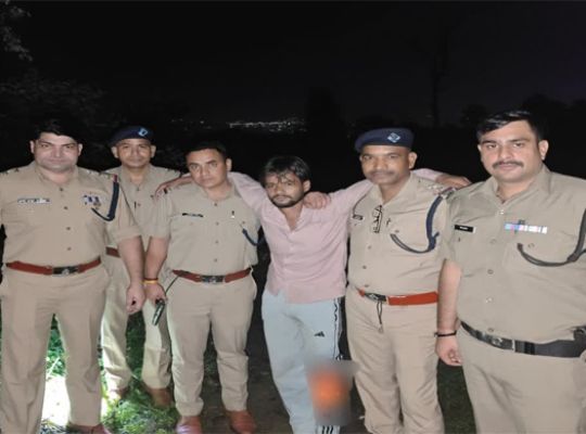 Love, betrayal, and a contract killing plot in Uttarakhand! A bank employee was targeted for murder with an advance payment of ₹1.20 lakh; the accused was injured in an encounter with the Dehradun police.