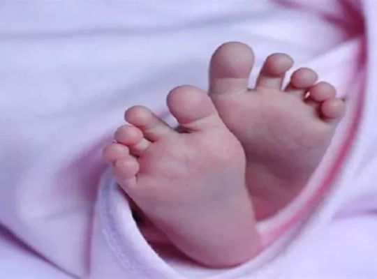Uttarakhand: Newborn found by the roadside in Haridwar! A woman showed compassion; the person who abandoned the baby is now being traced via CCTV footage.