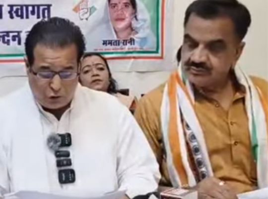 Uttarakhand: Dhami government in Congress's crosshairs over George Everest land deal; questions raised regarding the 15-year lease of 142 acres and the role of UIIDB.